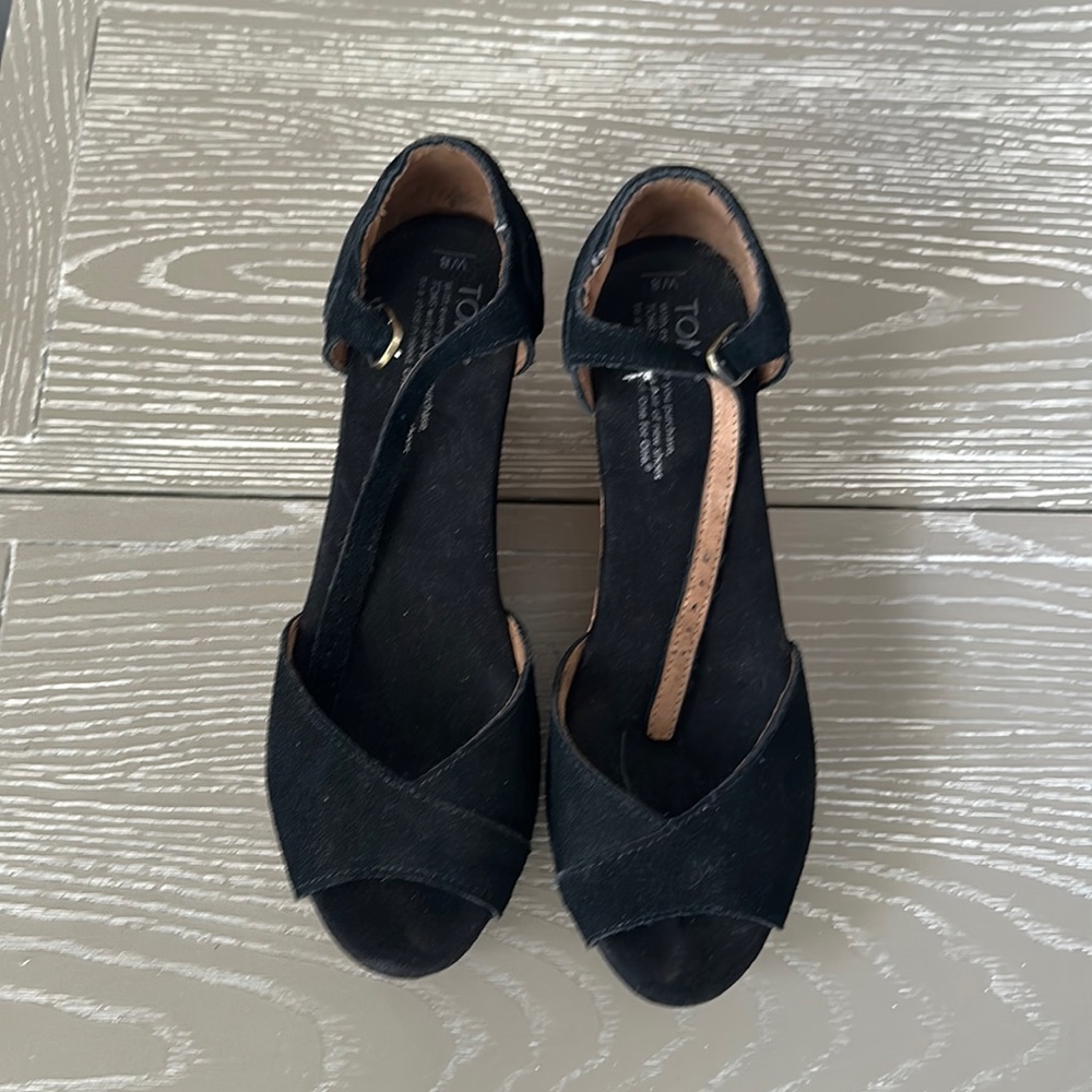 Toms Black Ankle Strap Espadrille Wedge Sz 8. Suede & Cork